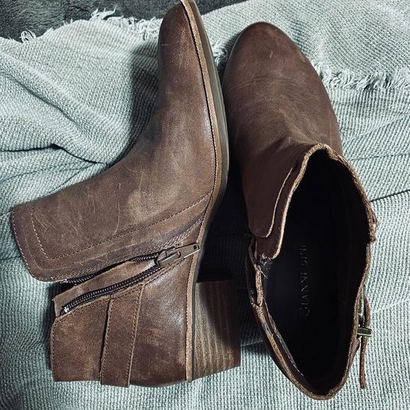 Brown leather booties - Picture 2 of 4